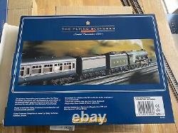 Celebrate 100th with Hornby R098 Flying Scotsman Two Tenders + three coach set