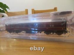 From the set hornby r1251m celebation 100 years of hornby 2 lms maroon coaches