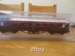 From the set hornby r1251m celebation 100 years of hornby 2 lms maroon coaches