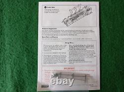 Hornby Railways Boxed Set TORNADO EXPRESS A1 Locomotive + 3 Coaches