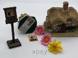 Retro 1990s DAVID WINTER Ornamental Set Of Two Ceramic Cottages BOXED