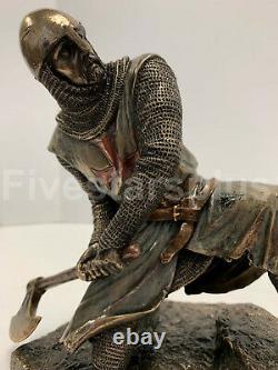 HALF KNEELING KNIGHTS TEMPLAR WIELDING BATTLE AXE Statue Sculpture Figurine