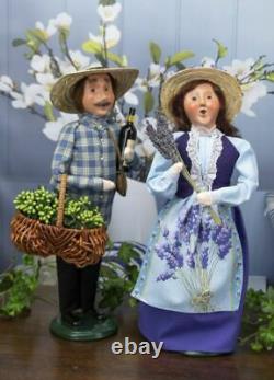 2020 Byers Choice Lavender Couple Man & Woman Beautiful Set Of Two Spring Pieces