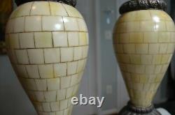 Ancien Jeu De Carreaux De Porcelaine De Deux Lampes De Table Avec Des Finials