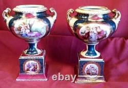 Ancienne Vieille Paire De Porcelaine Ancienne De Deux 2 Urns Vases Ensemble Royal Old Vienna