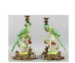 Bougeoirs perroquet en porcelaine, bronze et ormolu - Ensemble de deux