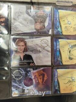 Cartes de collection Andromeda dans un classeur autographes, pièces de tissu dans deux dossiers