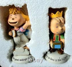 Deux Hallmark Gallery Peanuts Gang Nativity Sets / Accessoires 2012 Nouveau Dans Les Boîtes
