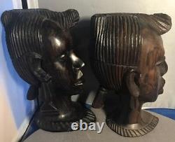Ensemble De Deux Statuettes De Tête Sculptées À La Main En Bois Lourd Africain Du 19ème Siècle