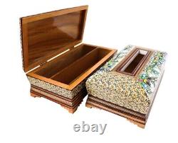 Ensemble d'une paire (jumelle) de boîtes en bois ancien faites à la main et décorées avec incrustations persanes