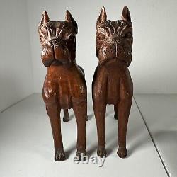 Ensemble de deux chiens Boxer en bois