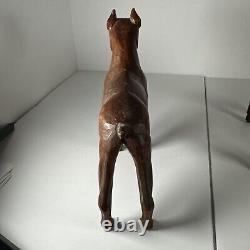 Ensemble de deux chiens Boxer en bois