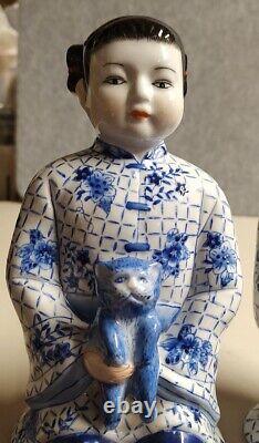 Ensemble de deux enfants assis avec un oiseau et un chat en porcelaine chinoiserie asiatique vintage