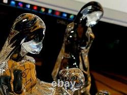 Ensemble de deux magnifiques figurines en verre taillé en cristal représentant une dame avec un enfant, fabriquées en Italie.