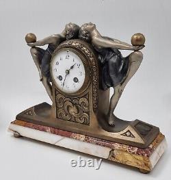 Ensemble de garniture de horloge Art Déco avec deux danseurs de balles par P. Sega