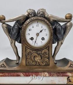 Ensemble de garniture de horloge Art Déco avec deux danseurs de balles par P. Sega