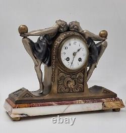 Ensemble de garniture de horloge Art Déco avec deux danseurs de balles par P. Sega