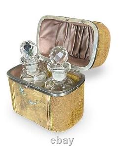 Ensemble de parfum ancien Deux bouteilles en verre dans un étui de voyage en velours France 19ème siècle