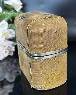 Ensemble de parfum ancien Deux bouteilles en verre dans un étui de voyage en velours France 19ème siècle