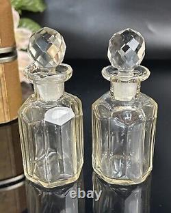 Ensemble de parfum ancien Deux bouteilles en verre dans un étui de voyage en velours France 19ème siècle