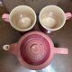 Ensemble De Théière Le Creuset Une Petite Théière Et Deux Mugs Ss Rose Quartz Rose