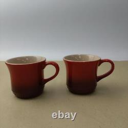 Ensemble de théière et deux tasses Le Creuset en boîte rouge cerise