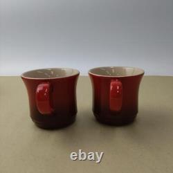 Ensemble de théière et deux tasses Le Creuset en boîte rouge cerise