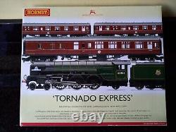 Ensemble de trains Hornby Railways TORNADO EXPRESS avec locomotive A1 et 3 voitures