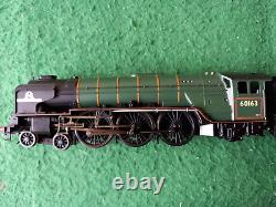 Ensemble de trains Hornby Railways TORNADO EXPRESS avec locomotive A1 et 3 voitures