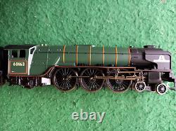 Ensemble de trains Hornby Railways TORNADO EXPRESS avec locomotive A1 et 3 voitures