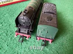 Ensemble de trains Hornby Railways TORNADO EXPRESS avec locomotive A1 et 3 voitures