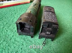 Ensemble de trains Hornby Railways TORNADO EXPRESS avec locomotive A1 et 3 voitures