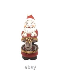 Ensemble de trois Père Noël gigognes, deux boîtes à bijoux françaises Limoges et une figurine