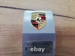 Ensemble rare de deux logos d'emblème Porsche en aluminium pour le bureau