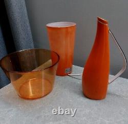 Ensemble vintage de deux articles du milieu du siècle : lampe IKEA et carafe en céramique de l'URSS