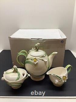 Fête au jardin de la compagnie de deux Narcissus Teapot avec couvercles à sucre et crémier NOS