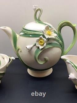 Fête au jardin de la compagnie de deux Narcissus Teapot avec couvercles à sucre et crémier NOS