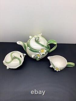 Fête au jardin de la compagnie de deux Narcissus Teapot avec couvercles à sucre et crémier NOS