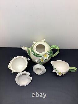 Fête au jardin de la compagnie de deux Narcissus Teapot avec couvercles à sucre et crémier NOS