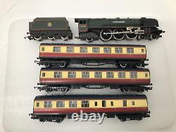 Hornby OO, ex R1104 Le set Duchess 46255 City of Hereford & 3 wagons BR sans boîte