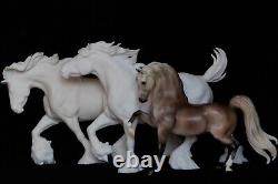 Modèle de cheval Breyer taille 1/9 Paire de juments de trait Shire en résine blanche - Ensemble de deux