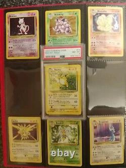 Pokémon Set de Base Ex/Nm Charizard et Deux PSA 8 Holo Presque Complet (94/102)