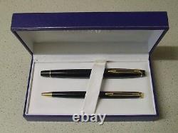 Stylo-plume WATERMAN en laque noire brillante dans un coffret avec une pointe fine bicolore et un stylo à bille