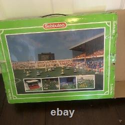 Subbuteo 60250 Édition Grandstand Deux Plateaux Coffret Très Rare des Années 1990 Incomplet