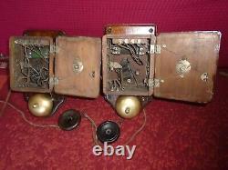 Un ensemble très ancien de deux téléphones muraux en chêne, vers 1900, antiquité vintage
